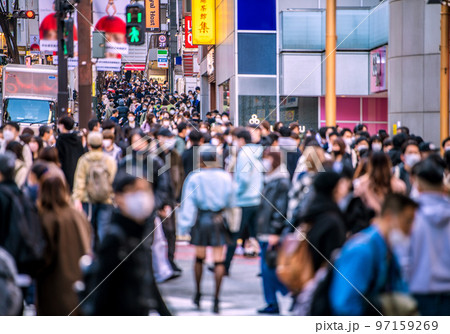 日本の東京都市景観 師走の渋谷駅前、道玄坂はコロナ禍前の人流。BQ.1.1…感染爆発…=12月10日 日本の東京都市景観 師走の渋谷駅前、道玄坂はコロナ禍前の人流。BQ.1.1…感染爆発…=12月10日 97159269