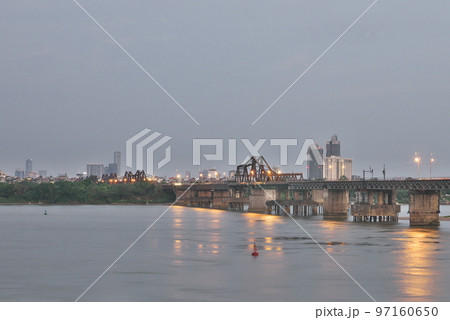 ロンビエン橋 / ベトナム・ハノイ 97160650