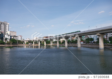 ハノイメトロ1号線 / ハノイ・ベトナム 97160688