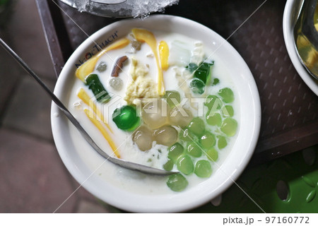 ハノイの街並み Che屋さん / ベトナム 97160772