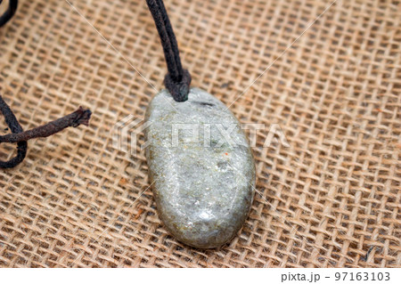 Natural aventurine pendant in silver shade (quartzite with mica) on burlap 97163103