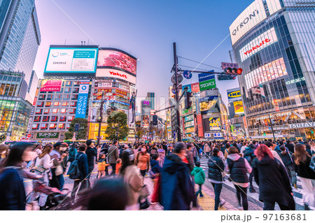 日本の東京都市景観 12月・師走、渋谷スクランブル交差点は脅威の人流…BQ.1.1…感染爆発=10日 日本の東京都市景観 12月・師走、渋谷スクランブル交差点は脅威の人流…BQ.1.1…感染爆発=10日 97163681