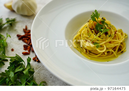 アーリオ・オーリオ・ペペロンチーノ スパゲティ アーリオ・オーリオ・ペペロンチーノ スパゲティ 97164475