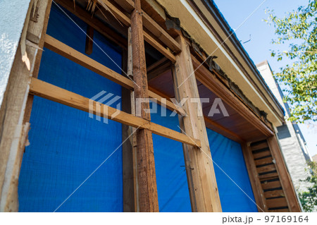 リノベーション前の解体工事 97169164