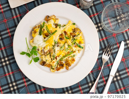 Popular breakfast of Spanish cuisine is Revuelto 97170025