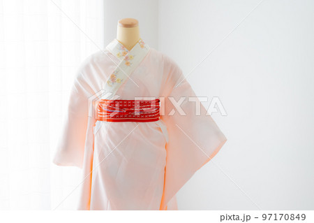 長襦袢を着付けた和装トルソー 97170849