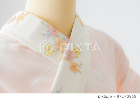 長襦袢を着付けた和装トルソー 97170859