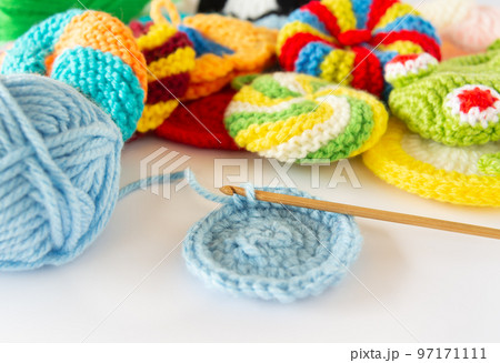 アクリルたわしを編む　編み物　毛糸　アクリル100%　エコたわしいろいろ 97171111