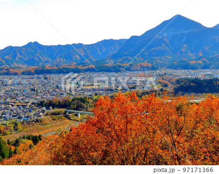 晩秋のミューズパーク 展望台からの秩父市内 晩秋のミューズパーク 展望台からの秩父市内 97171366