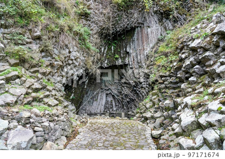 朱雀洞の柱状節理の情景＠兵庫 97171674