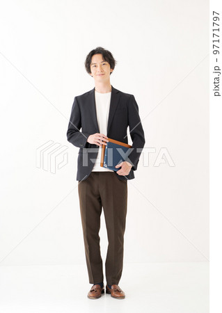 ビジネスパーソンの男性 97171797