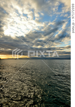 片瀬江の島 江の島大橋からの夕景 片瀬江の島 江の島大橋からの夕景 97172099
