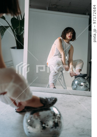 スタジオ撮影（女性） 97172684