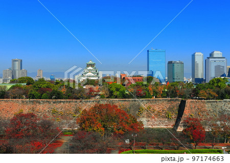 【大阪府】晴天の大阪城と大阪ビジネスパーク 97174663