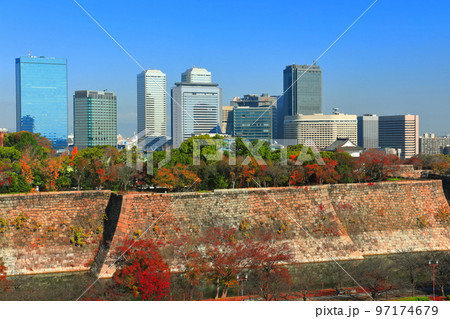 【大阪府】晴天の大阪ビジネスパークと大阪城公園 【大阪府】晴天の大阪ビジネスパークと大阪城公園 97174679