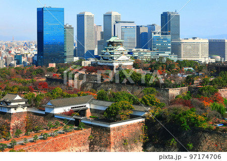 【大阪府】晴天の大阪城と大阪ビジネスパーク 97174706