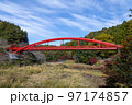 王滝湖かけ橋の紅葉 97174857