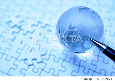 ジグソーパズルの上の地球儀 ラストピース ピント九州韓国 青色 ジグソーパズルの上の地球儀 ラストピース ピント九州韓国 青色 97177954