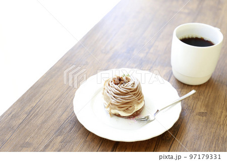 モンブランケーキで休憩 97179331
