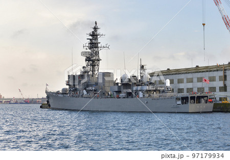 冬の北海道函館市函館ドックで修繕中の自衛隊の艦船の風景を撮影 冬の北海道函館市函館ドックで修繕中の自衛隊の艦船の風景を撮影 97179934