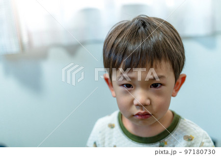 イヤイヤ期の男の子　育児放棄　イジメ 97180730