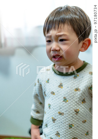 イヤイヤ期の男の子　育児放棄　イジメ 97180734