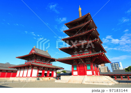 【大阪府】晴天の四天王寺（五重塔　金堂） 97183144