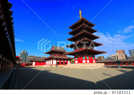 【大阪府】晴天の四天王寺（五重塔　金堂） 97183151