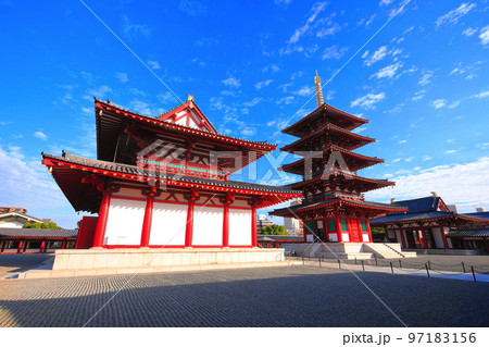 【大阪府】晴天の四天王寺（五重塔　金堂） 97183156