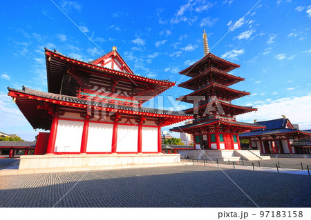 【大阪府】晴天の四天王寺(五重塔 金堂) 【大阪府】晴天の四天王寺(五重塔 金堂) 97183158