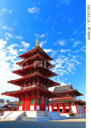 【大阪府】晴天の四天王寺(五重塔 金堂) 【大阪府】晴天の四天王寺(五重塔 金堂) 97183162