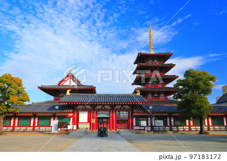 【大阪府】晴天の四天王寺(五重塔 西重門 西回廊) 【大阪府】晴天の四天王寺(五重塔 西重門 西回廊) 97183172