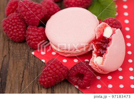 Macaroon with raspberries cookies on a wooden background 97183473