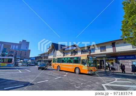 神奈川県鎌倉市のJR鎌倉駅東口駅前 97183574
