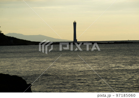 夕暮れの諸磯埼灯台 夕暮れの諸磯埼灯台 97185060