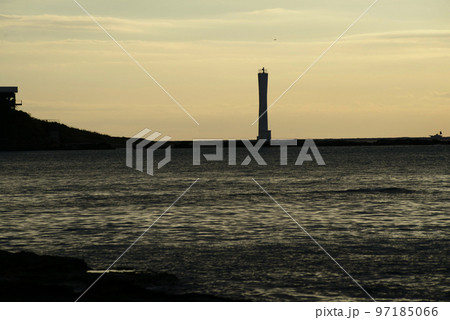 夕暮れの諸磯埼灯台 夕暮れの諸磯埼灯台 97185066