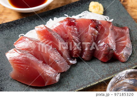 おいしいカツオの刺し身 おいしいカツオの刺し身 97185320