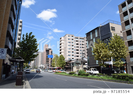 京都市下京区 五条駅前の街並み 97185554