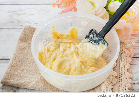 バナナケーキの生地作り 97186222