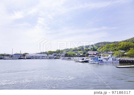 フェリーから見た能古渡船場 97186317