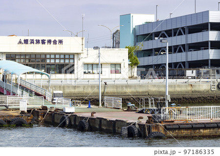 能古島発フェリーから見た姪浜旅客待合所 97186335