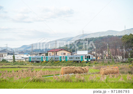 【高徳線】阿波川端駅に停車する列車 【高徳線】阿波川端駅に停車する列車 97186793