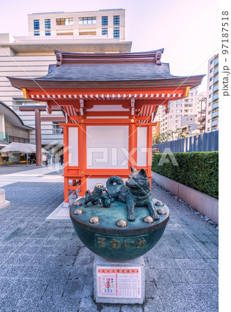 日本の東京都市景観 水天宮の子宝いぬ 日本の東京都市景観 水天宮の子宝いぬ 97187518