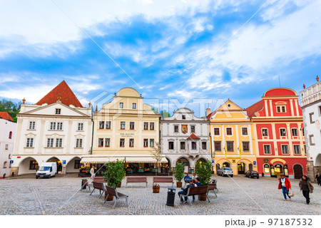 チェコ チェスキー・クルムロフの中心広場 ※一部ソフトフォーカス チェコ チェスキー・クルムロフの中心広場 ※一部ソフトフォーカス 97187532