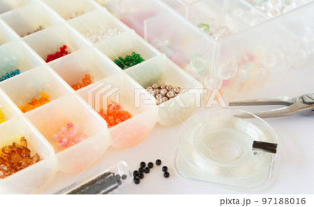 ビーズでハンドメイド　手芸　趣味　ファッションアイテム作り 97188016