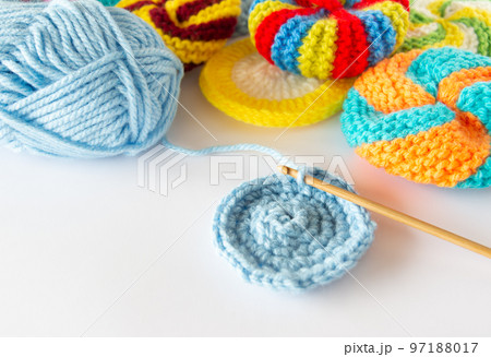 アクリルたわしを編む　編み物　毛糸　アクリル100%　エコたわしいろいろ 97188017