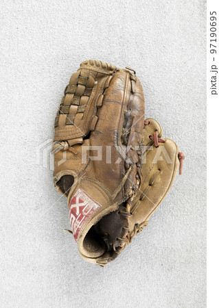 野球のグローブ 97190695