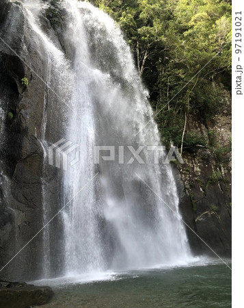 大迫力の滝 97191021