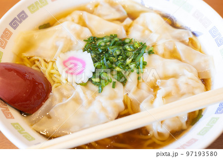 美味しいワンタン麺 97193580