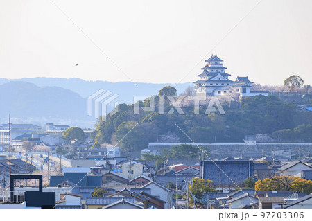 唐津城と町並み「佐賀県」 97203306